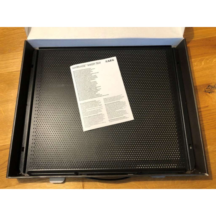 ПЕРФОРИРАНА ТАВА ЗА ПЕЧЕНЕ НА AEG MAXIKLASSE™